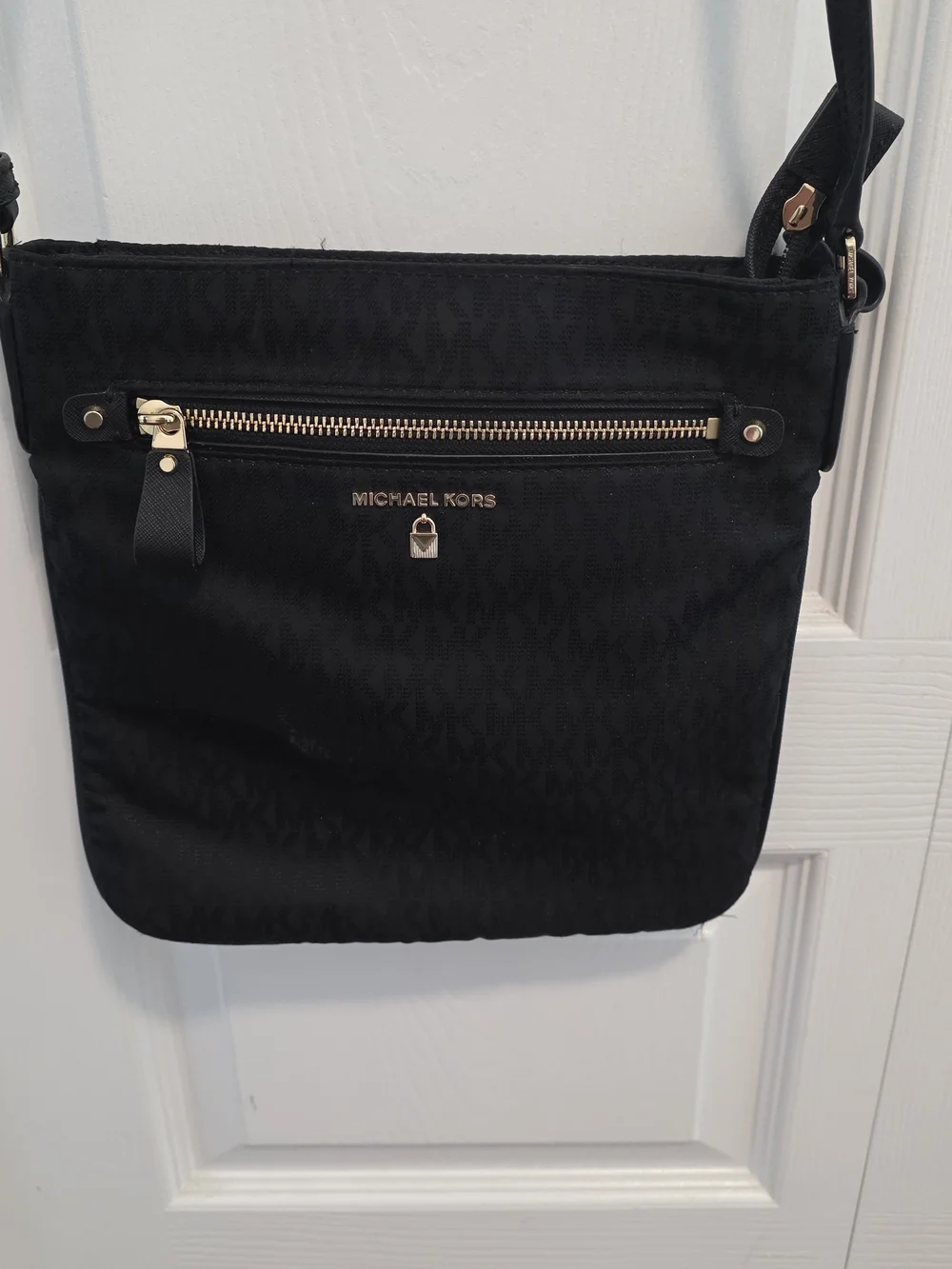 Michael Kors Black Crossbody Bag - Sleek Everyday Carry